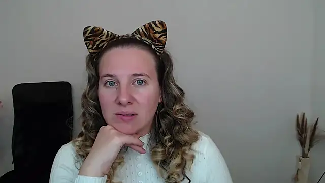 Darklure  online show from October 2025 03:24:01 PM