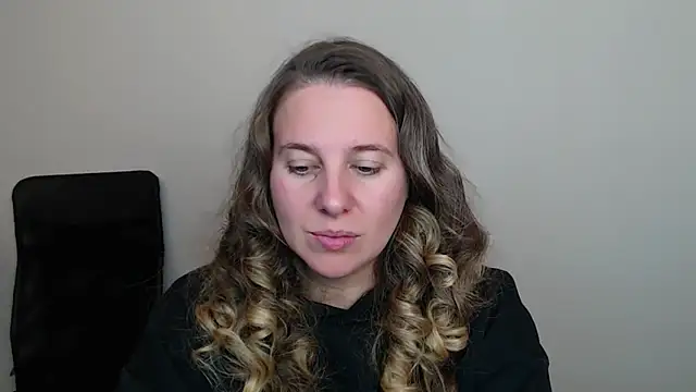 Darklure  online show from October 2025 04:40:02 PM