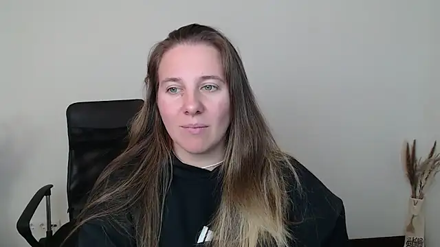 Darklure  online show from October 2025 02:51:02 PM