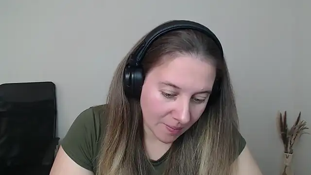 Darklure  online show from November 2025 03:44:02 PM