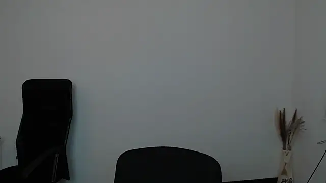 Darklure  online show from November 2025 09:13:02 PM