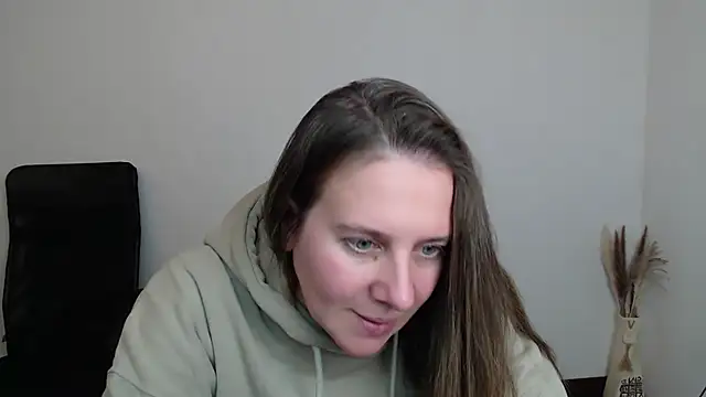 Darklure  online show from November 2025 04:18:02 PM