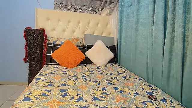 Snapshot of Violettx25 chatting on November 2025 08:24:02 PM Violettx25 online show from November 2025 08:24:02 PM