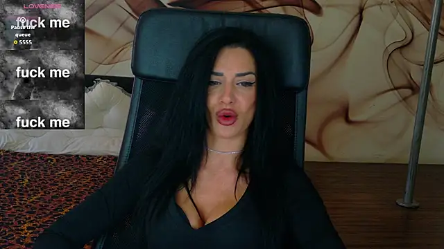 Snapshot of NaomiScarlet chatting on October 2025 10:27:01 AM NaomiScarlet online show from October 2025 10:27:01 AM