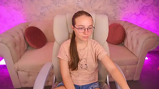 ArrinaWairr online show from September 2025 07:12:01 AM