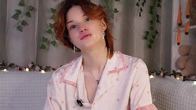 Snapshot of BlytheBenny chatting on November 2025 12:10:01 AM BlytheBenny online show from November 2025 12:10:01 AM