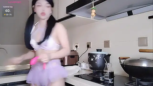 Snapshot of Coco--01 chatting on November 2025 01:18:02 AM Coco--01 online show from November 2025 01:18:02 AM