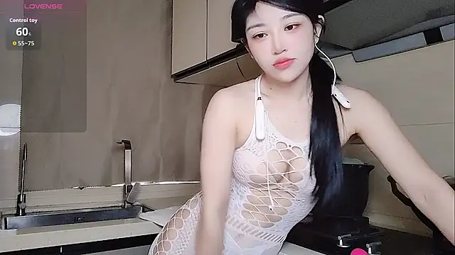 Snapshot of Coco--01 chatting on November 2025 12:32:01 AM Coco--01 online show from November 2025 12:32:01 AM