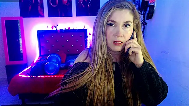 laura evans1998 online show from September 2025 02:07:01 PM