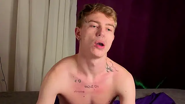 Snapshot of callmealexthx chatting on October 2025 09:17:02 PM callmealexthx online show from October 2025 09:17:02 PM