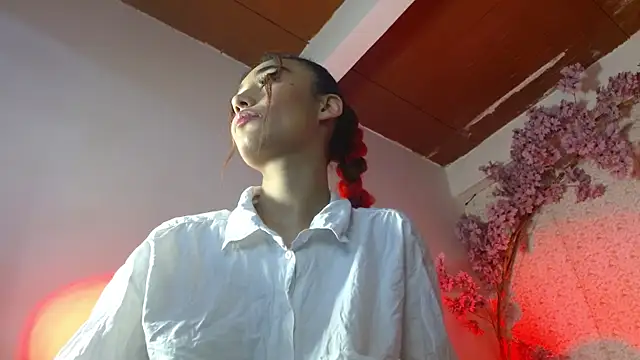 Liawood1 online show from September 2025 01:23:02 PM