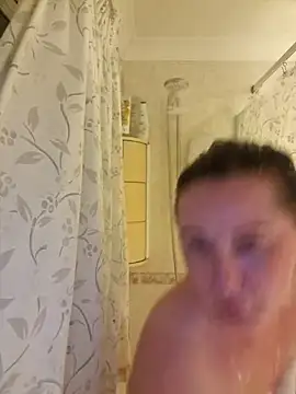 Snapshot of RosieMilff chatting on October 2025 06:16:01 PM RosieMilff online show from October 2025 06:16:01 PM