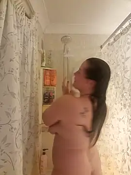 Snapshot of RosieMilff chatting on November 2025 06:53:01 PM RosieMilff online show from November 2025 06:53:01 PM