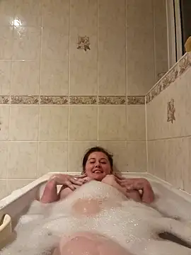 Snapshot of RosieMilff chatting on November 2025 07:01:02 PM RosieMilff online show from November 2025 07:01:02 PM