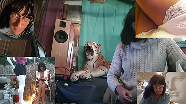 Snapshot of SissiDomination chatting on November 2025 09:02:02 PM SissiDomination online show from November 2025 09:02:02 PM