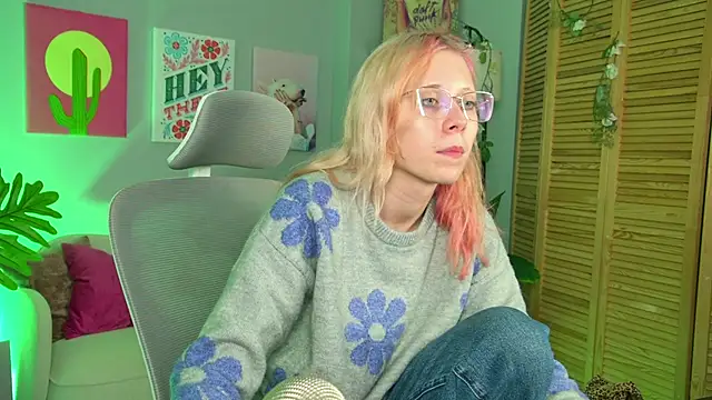 SakuraBliss online show from November 2025 05:01:02 PM