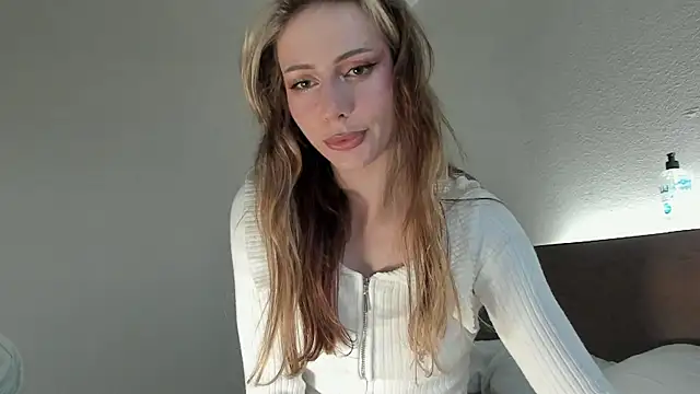 Snapshot of MilaDeLune chatting on November 2025 04:18:01 PM MilaDeLune online show from November 2025 04:18:01 PM