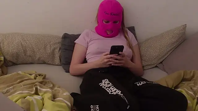 Snapshot of Dollfucker18cm chatting on November 2025 10:04:02 PM Dollfucker18cm online show from November 2025 10:04:02 PM