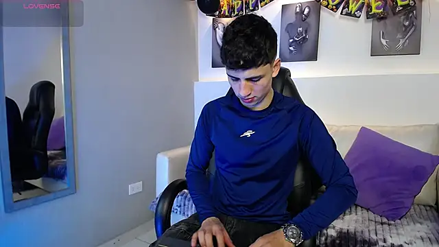 AdrianRinaldi online show from October 2025 08:31:02 PM