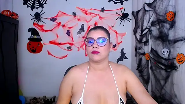 Snapshot of ValeriaHairy chatting on October 2025 06:12:01 AM ValeriaHairy online show from October 2025 06:12:01 AM