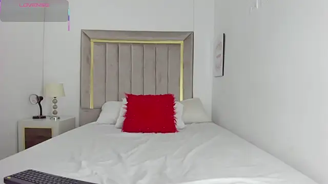 lapiz lazuli12 online show from October 2025 07:00:01 PM