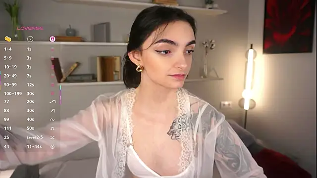 Snapshot of Morena_Dolce chatting on October 2025 05:28:02 AM Morena Dolce online show from October 2025 05:28:02 AM