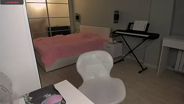 LolaVexx online show from October 2025 04:19:01 PM