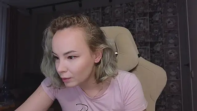 Snapshot of CutieGoose chatting on October 2025 08:24:02 AM CutieGoose online show from October 2025 08:24:02 AM