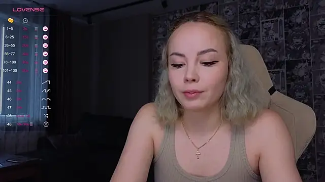 Snapshot of CutieGoose chatting on October 2025 08:37:02 AM CutieGoose online show from October 2025 08:37:02 AM