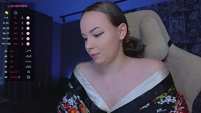 Snapshot of CutieGoose chatting on November 2025 08:13:02 AM CutieGoose online show from November 2025 08:13:02 AM