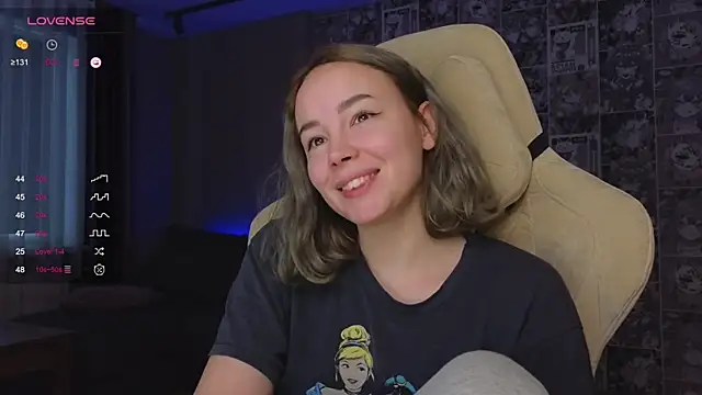 Snapshot of CutieGoose chatting on November 2025 09:04:02 AM CutieGoose online show from November 2025 09:04:02 AM