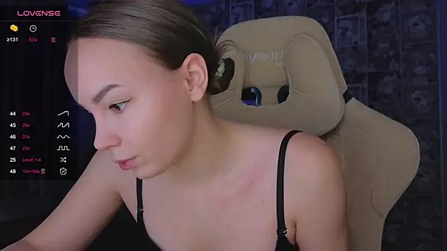 Snapshot of CutieGoose chatting on November 2025 08:25:02 AM CutieGoose online show from November 2025 08:25:02 AM