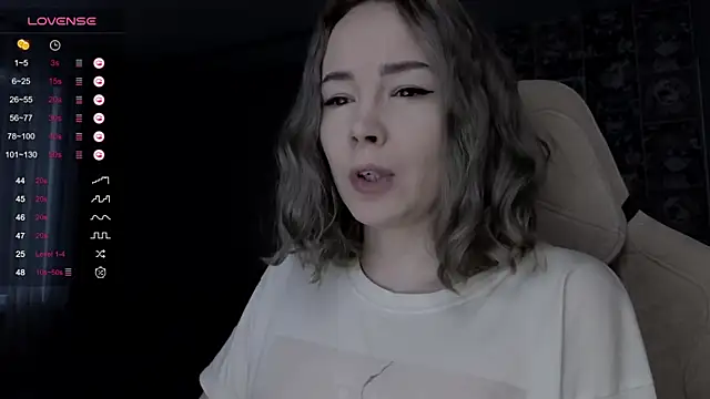 Snapshot of CutieGoose chatting on November 2025 08:47:02 AM CutieGoose online show from November 2025 08:47:02 AM