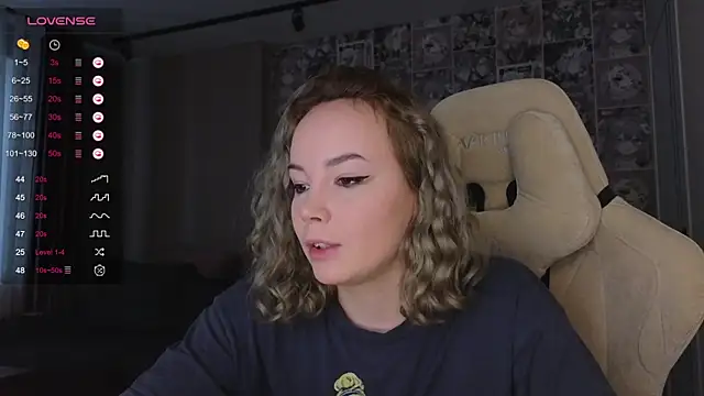 Snapshot of CutieGoose chatting on November 2025 09:44:02 AM CutieGoose online show from November 2025 09:44:02 AM