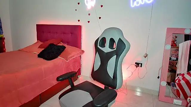 Lizz Milf online show from October 2025 03:14:02 AM