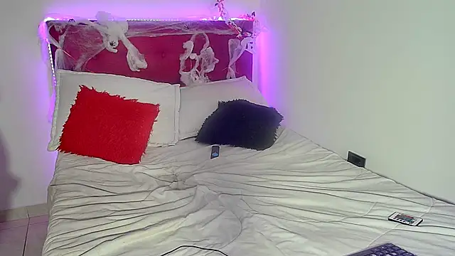 Lizz Milf online show from October 2025 03:28:02 AM