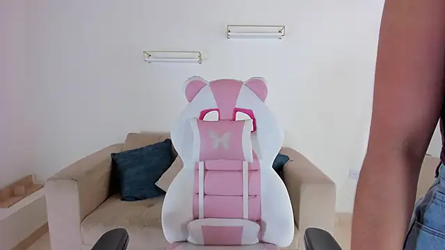 april smiith online show from October 2025 12:45:02 PM