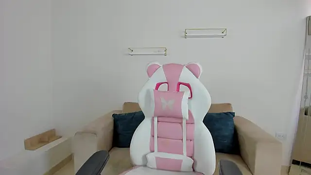 april smiith online show from November 2025 12:27:02 PM