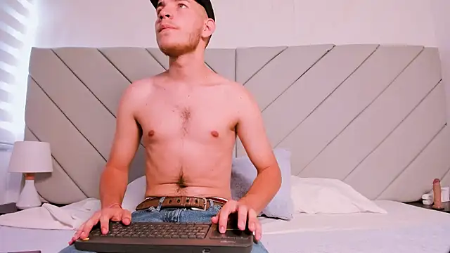 lara and danny online show from September 2025 08:31:01 PM