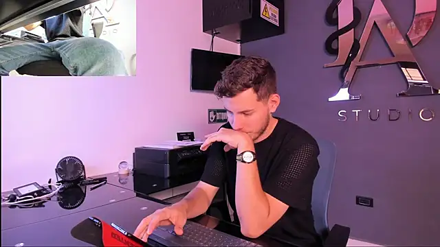 lara and danny online show from September 2025 04:32:01 PM