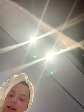 Wildmaca online show from November 2025 08:05:01 PM