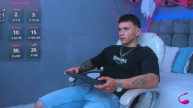 Thomas moon online show from November 2025 03:58:02 PM