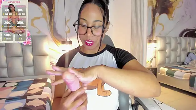 Snapshot of Elowen_Clark chatting on September 2025 08:23:01 PM Elowen Clark online show from September 2025 08:23:01 PM