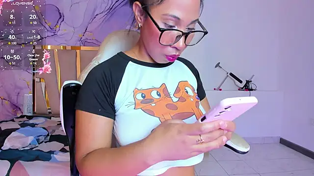 Snapshot of Elowen_Clark chatting on October 2025 08:38:01 PM Elowen Clark online show from October 2025 08:38:01 PM