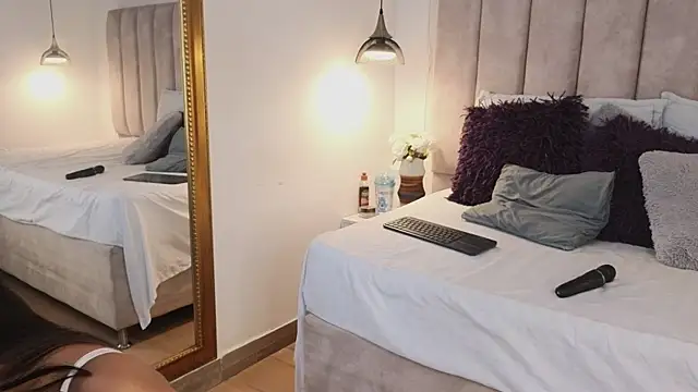 arianaa miller  online show from October 2025 07:25:01 PM