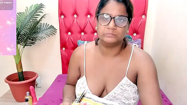 Strawberry Lips online show from September 2025 05:20:01 AM