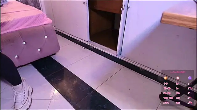 Terraelowen online show from October 2025 11:38:01 AM