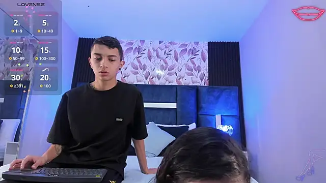 NickandAbby  online show from October 2025 12:39:02 PM