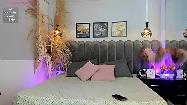 Viollet xoxo online show from October 2025 07:25:02 PM