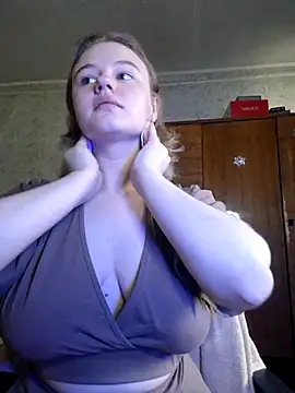 Snapshot of SlipperSherry chatting on September 2025 09:47:01 AM SlipperSherry online show from September 2025 09:47:01 AM